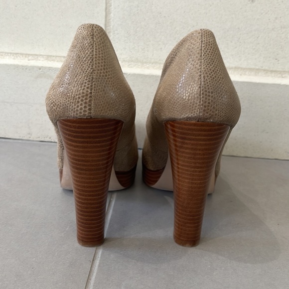 Calvin Klein platform heels - Picture 4 of 6